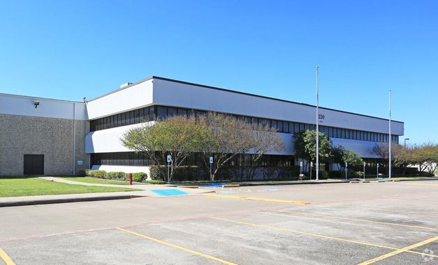 I-20 Corporate Center 220 E Danieldale Rd