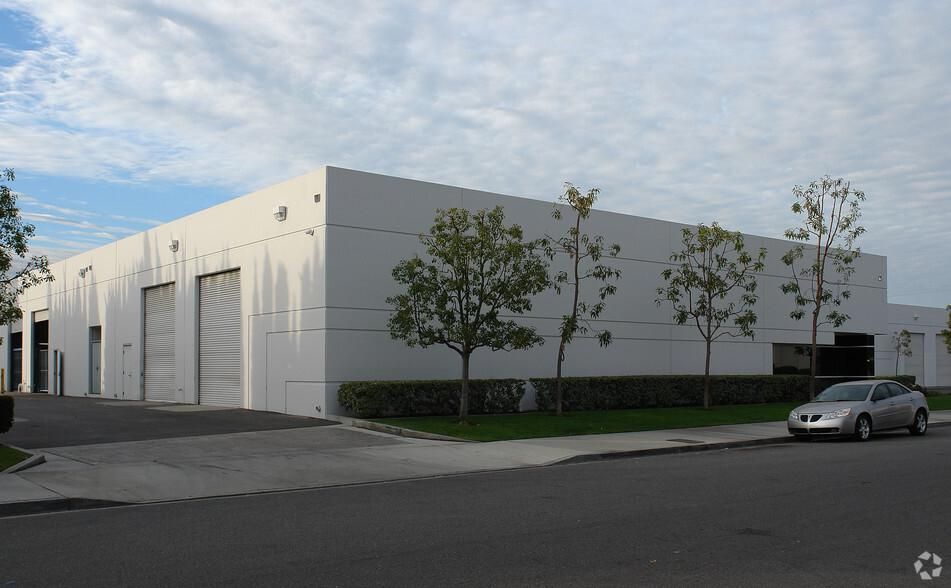 Bldg 12 10551 Garden Grove Blvd photo 2