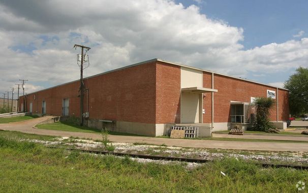 3101-3109 E Avenue E