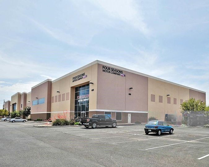 655 West Elliot Road