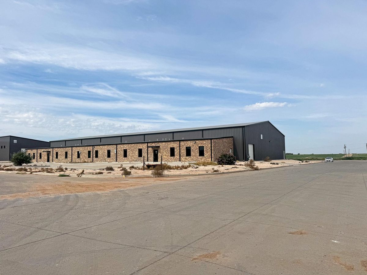 Office/Warehouse Flex with Dock photo 2