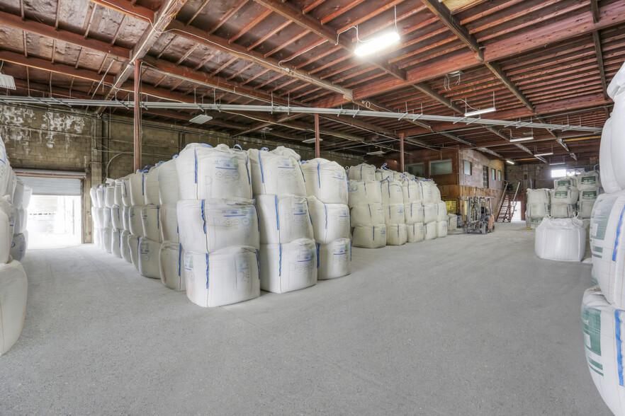 Port adjacent warehouse with fenced yard 320 E Harry Bridges Blvd photo 4