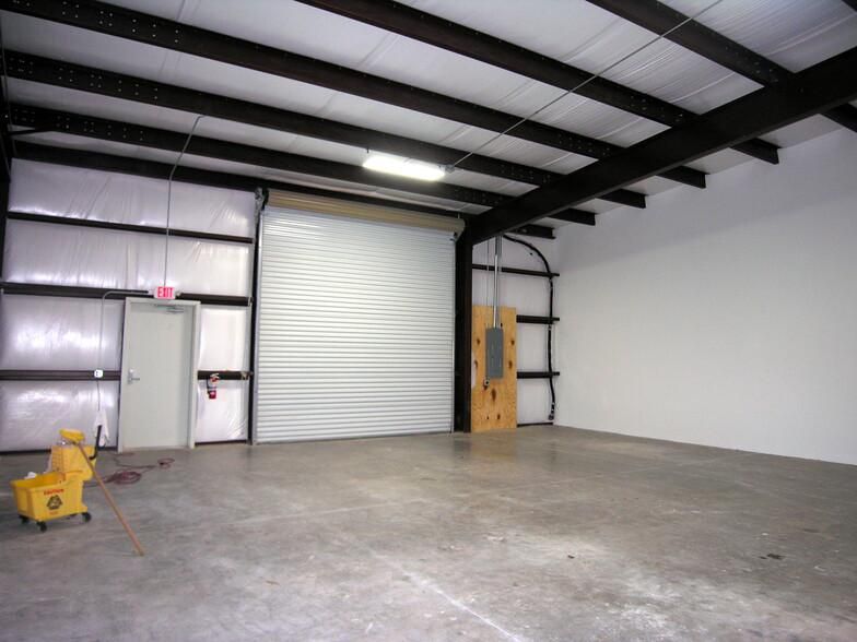 Bldg 200 1001 Alanis Dr photo 2