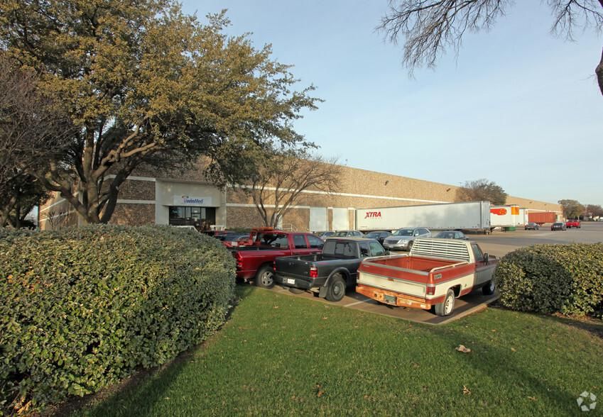 10401 Miller Rd photo 2