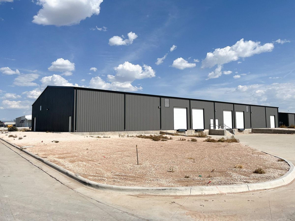 Office/Warehouse Flex with Dock photo 4