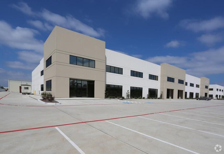 5655 W Sam Houston Pky N photo 1