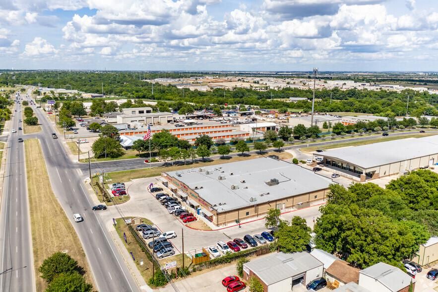 River Ranch Plaza 13015 Dessau Rd photo 4