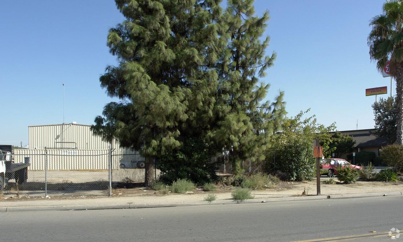Truck/Trailers Terminal Yard in 3.76 Acres photo 2