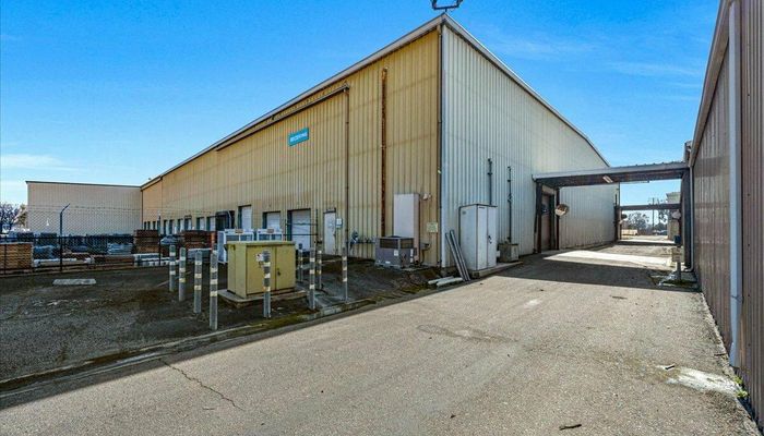 Warehouse Space for Rent at 5688 E Fountain Way Fresno, CA 93727 - #9