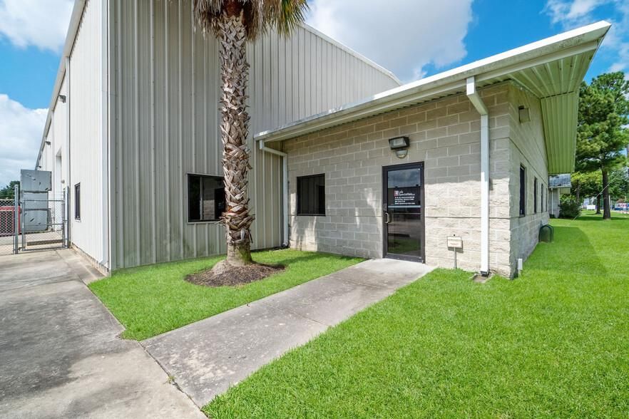 17,000 SF Warehouse/Office 5119 Hiltonview Rd photo 1