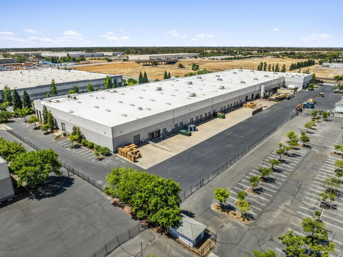 Sierra View Industrial Park Building 1 photo 3