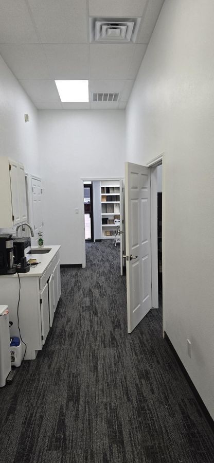 2011 Lamar Dr photo 4