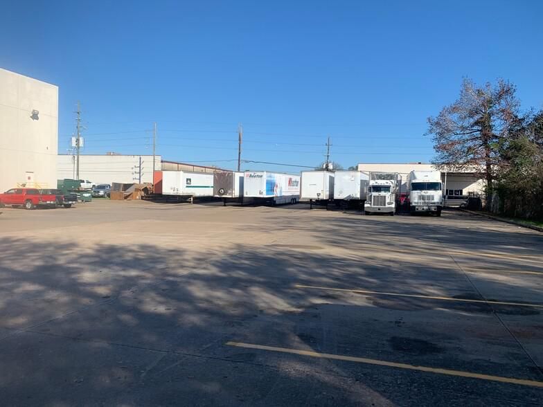Oak Hollow Business Park 9710 Bent Oak Dr photo 2