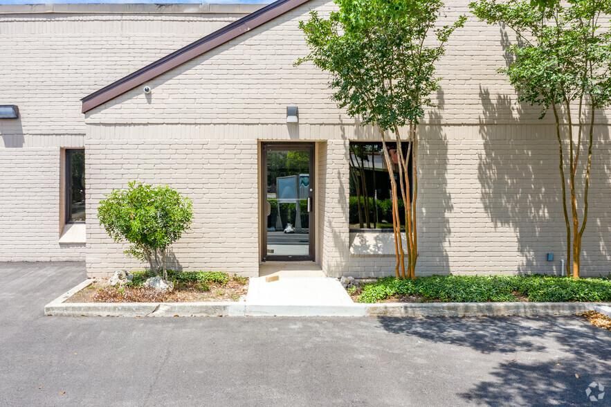16107 University Oak 16107 University Oak photo 3