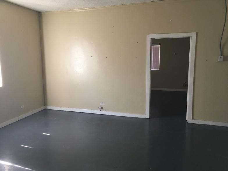503 Avenue G photo 3