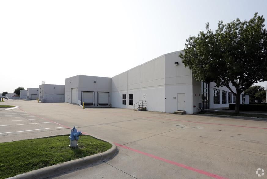 Building 11 2801 E Plano Pky photo 2