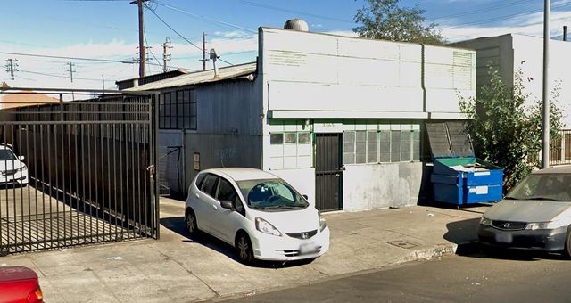 Rare, Small Manufacturing/Warehouse Facility