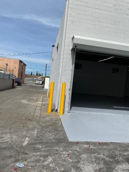 13920 Van Nuys Blvd photo 2