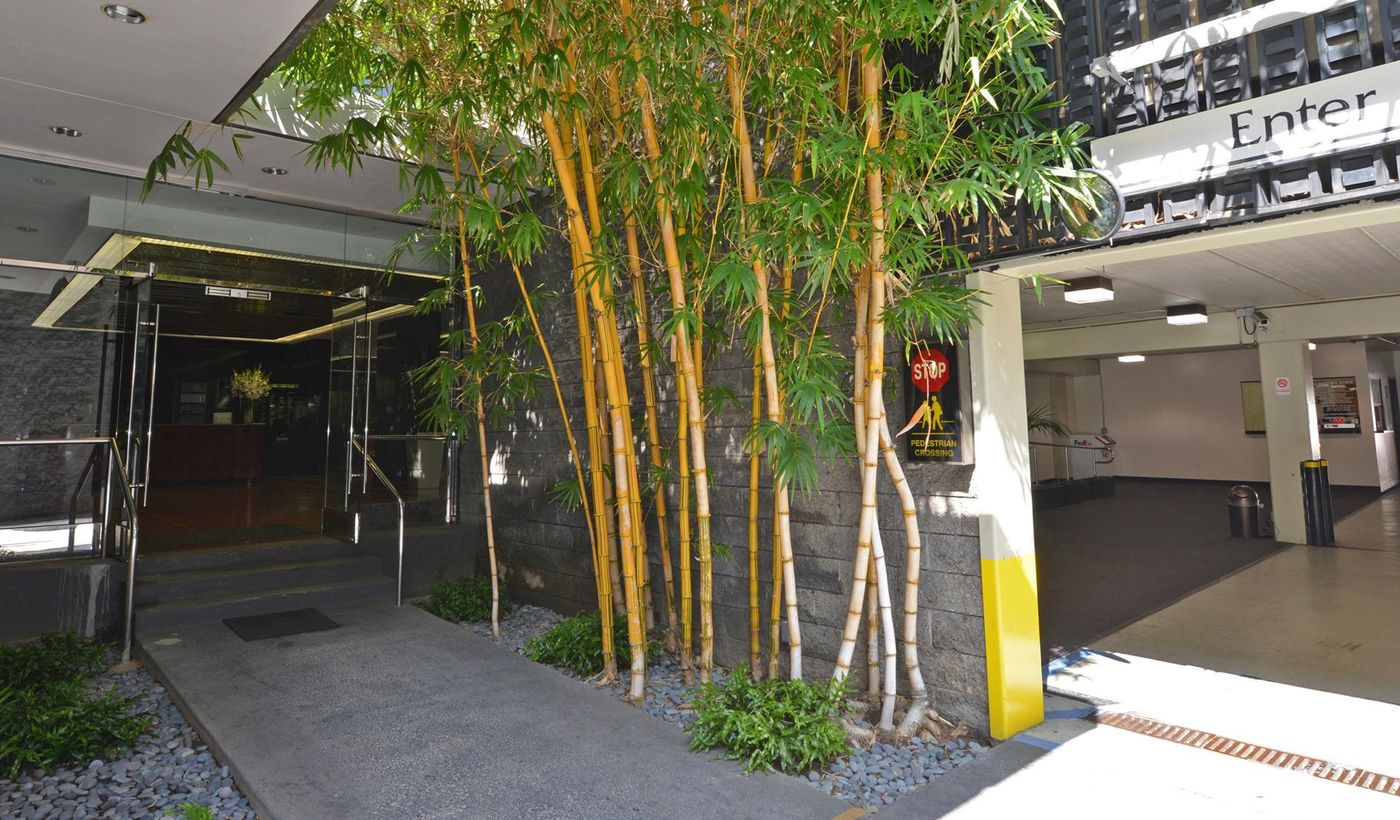9107 Wilshire Blvd photo 2
