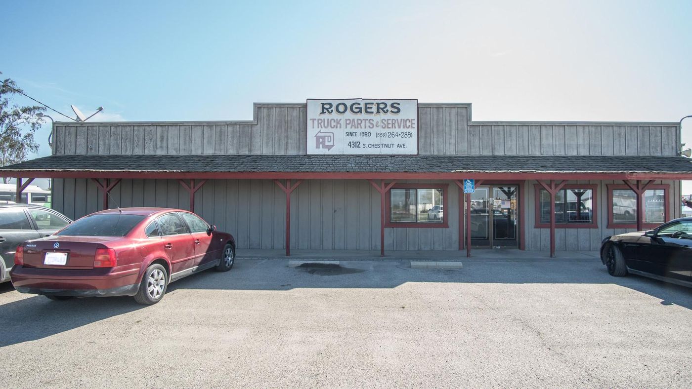 Freestanding ±11,900SF Warehouse+Land+Busines photo 4