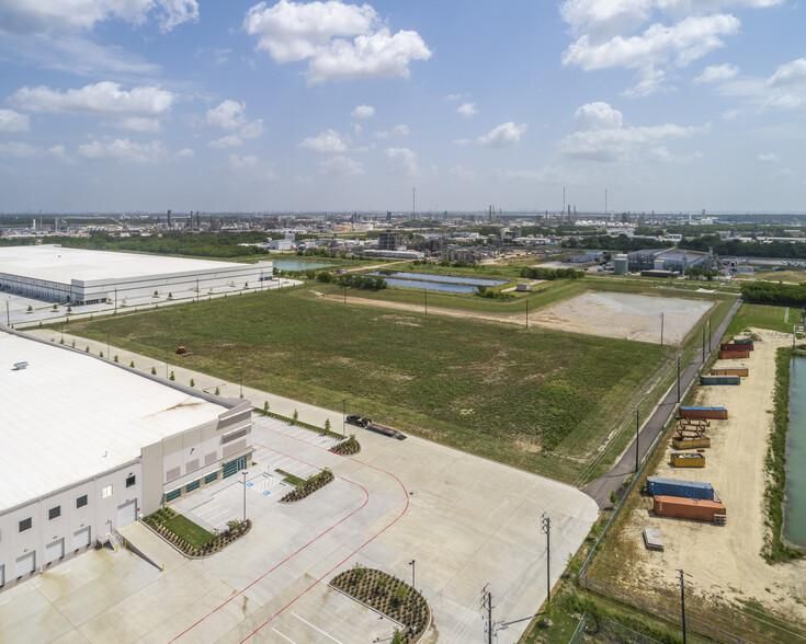 Bay Area Business Park 9311 Bay Area Blvd photo 4