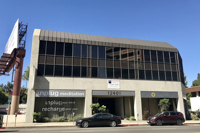 Wilshire Carmelina Courtyard