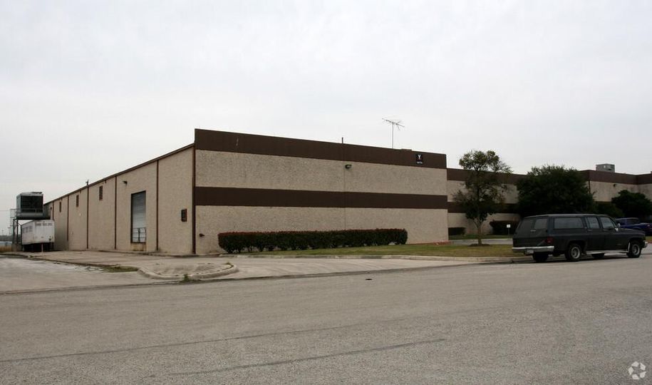 6111 Woodlake Ctr