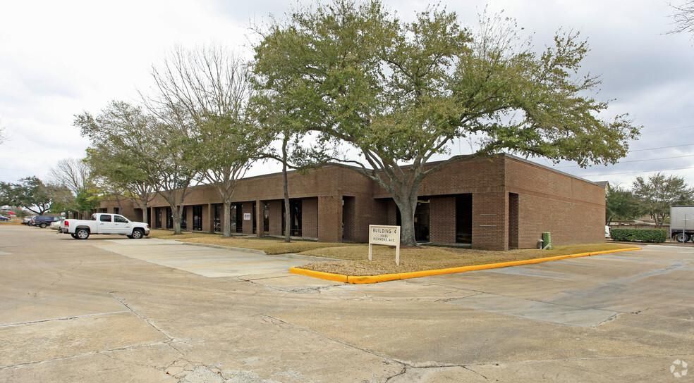 Westchase Service Center 10645 Richmond Ave photo 2