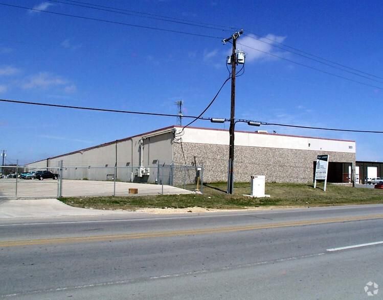 901 Terminal Rd photo 3