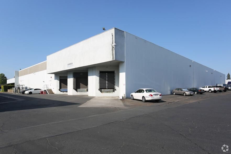 3501 W Segerstrom Ave photo 3