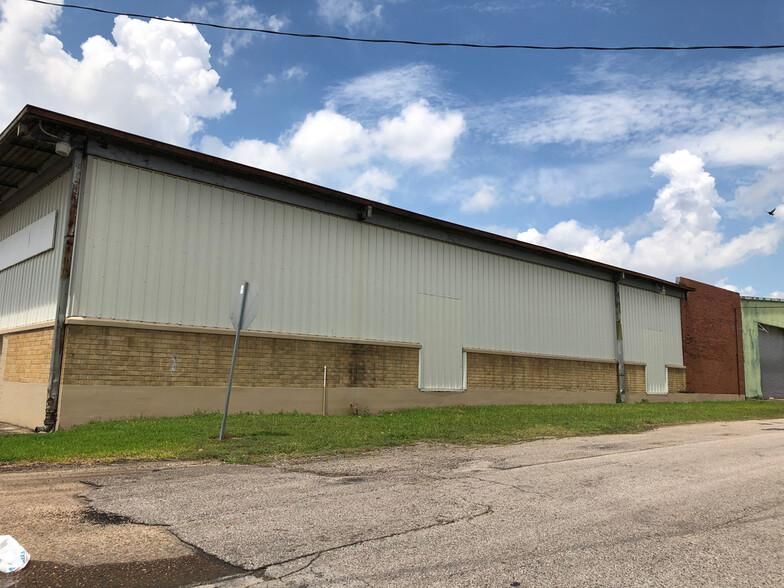 Prime EaDo Building For Lease 1102-1120 Delano St photo 3