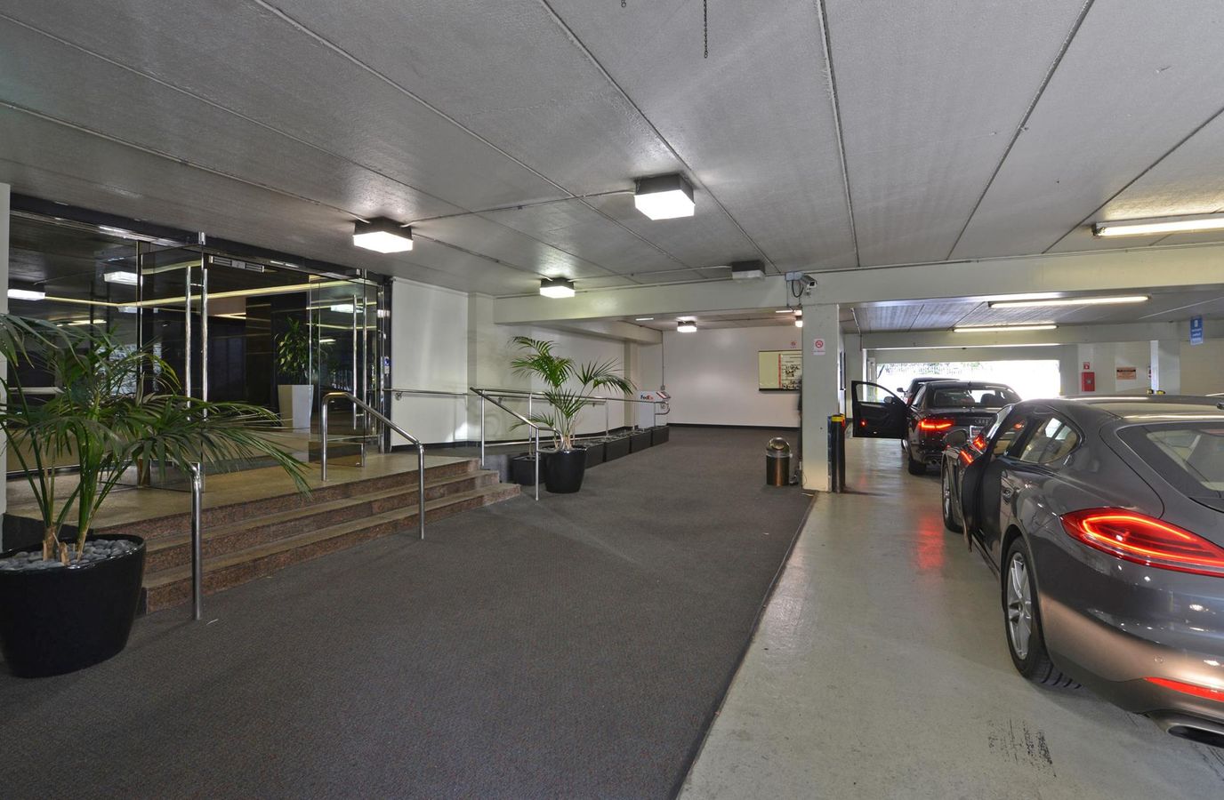 9107 Wilshire Blvd photo 4