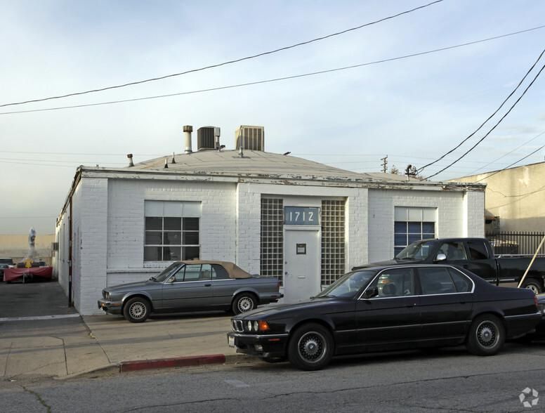 1712 1st St photo 1