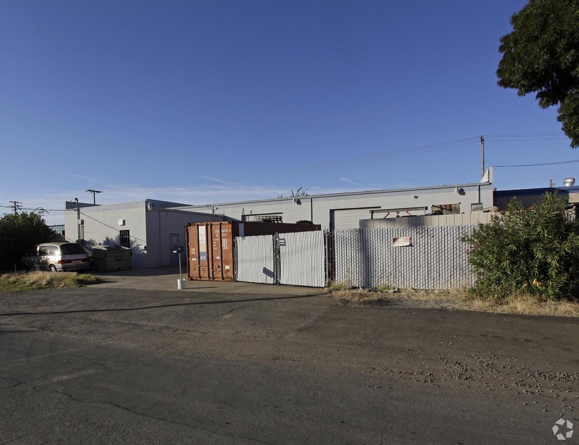Industrial Warehouse For Sale photo 1