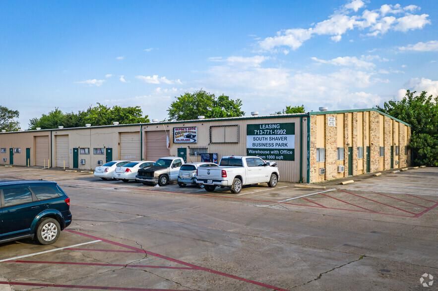 South Shaver Business Park-Mechanics Welcome 2950 S Shaver St photo 2