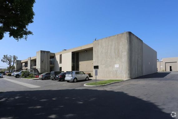 Alton Centre 103-119 E Alton Ave