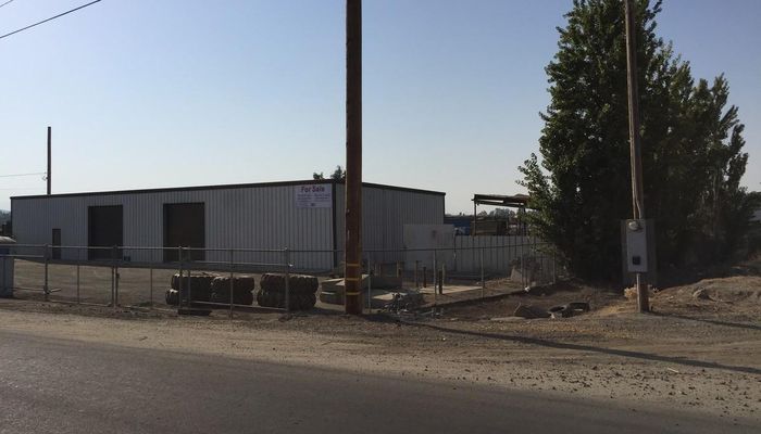 Warehouse Space for Sale at 81 W Gibbons Ave Porterville, CA 93257 - #15