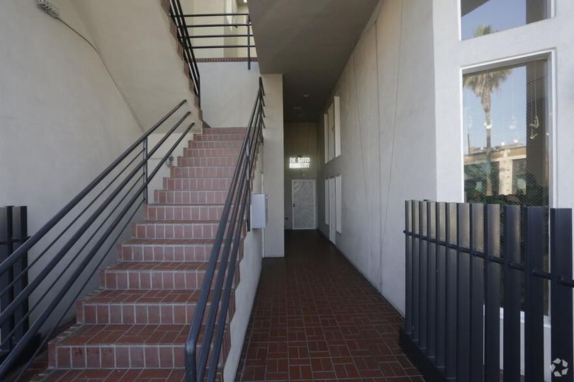 The "1350" Building 1350-1352 Abbot Kinney Blvd