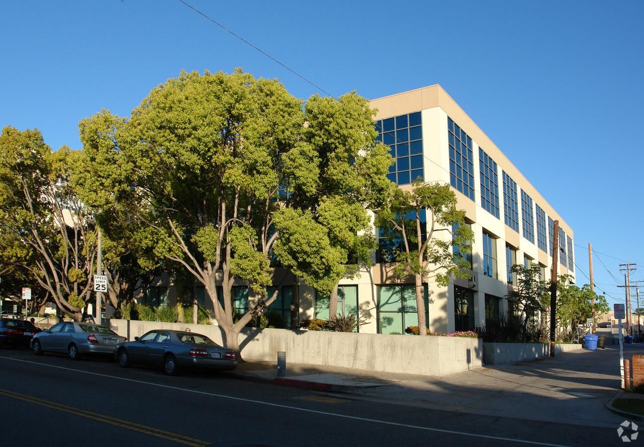 Santa Monica UCLA Medical Bldg photo 3