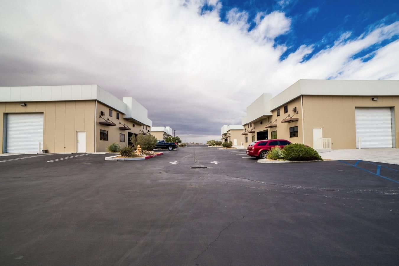 Building 401 photo 3