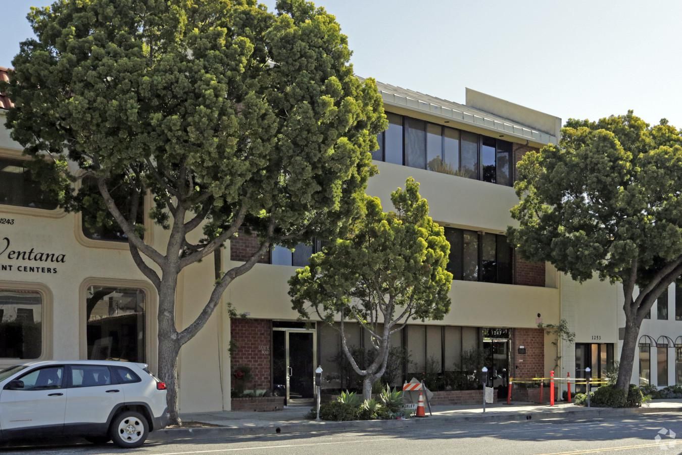 Executive Office Property for Lease photo 2