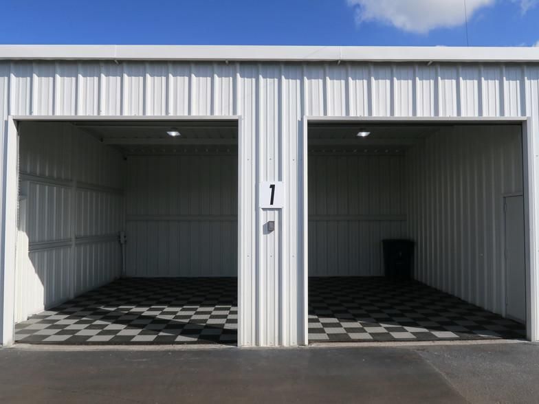 GALLERIA EXOTIC CAR STORAGE-MAINTENANCE 5711 Star Ln photo 3
