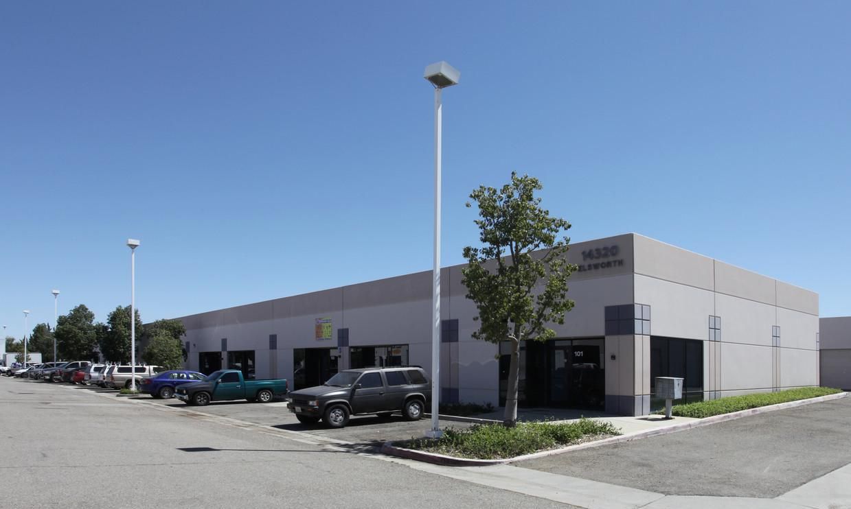 1,000 -2,000 SF Auto Warehouse photo 1