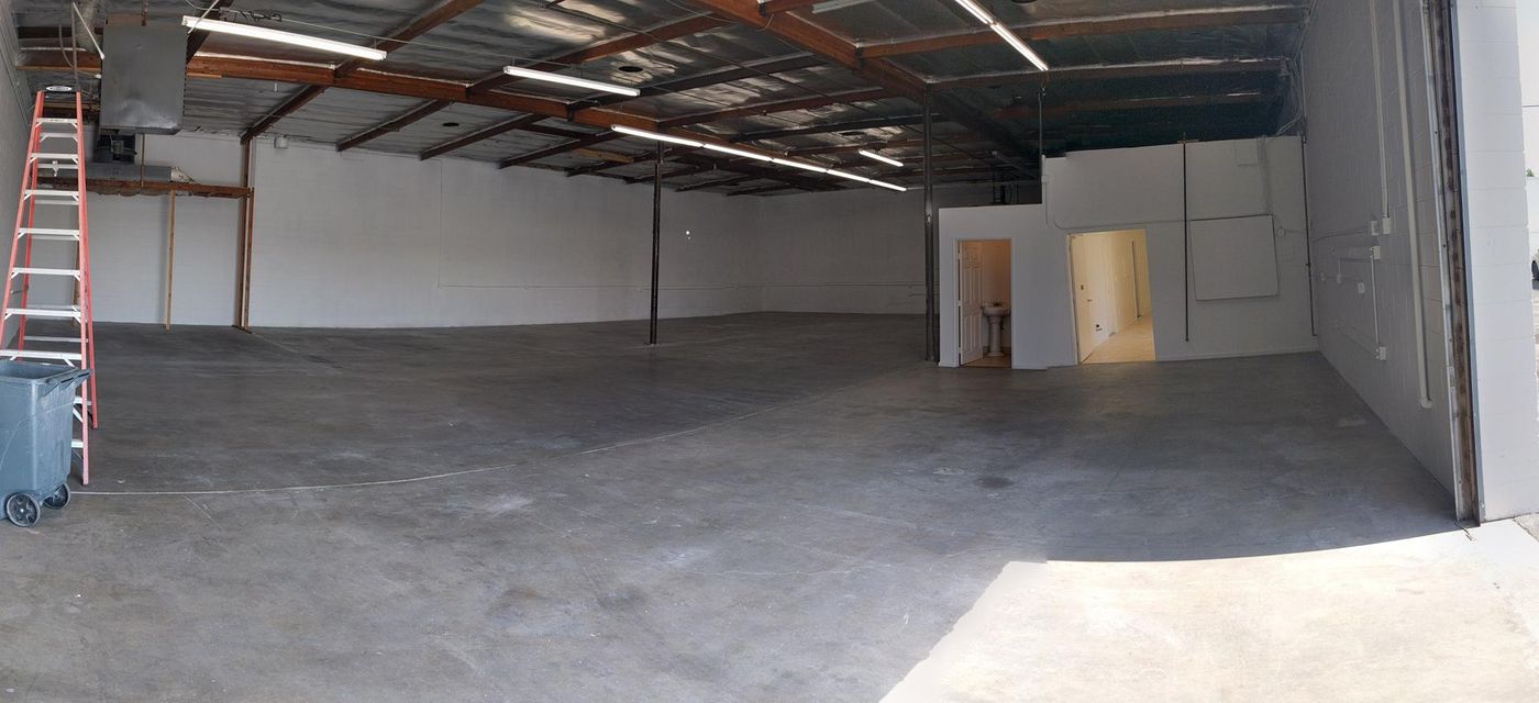 INDUSTRIAL WAREHOUSE IN GREAT TORRANCE LOCATION photo 4