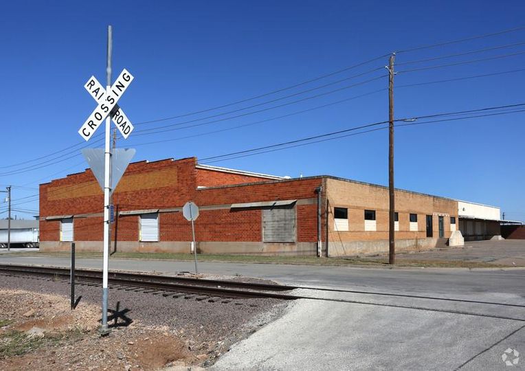 100-111 Fort Worth St