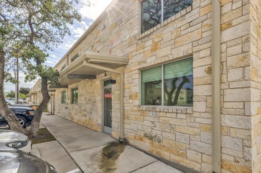 Building 20, Unit A 2000 Windy Ter photo 2