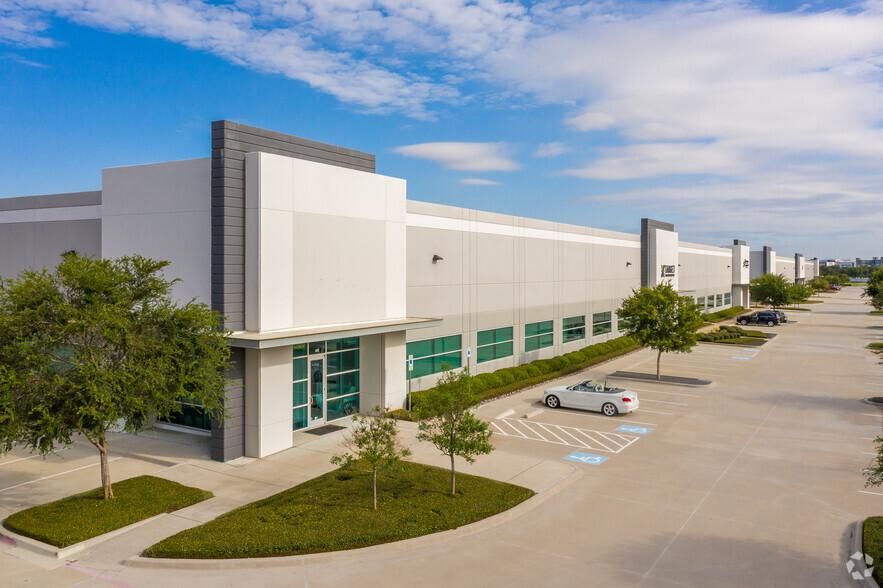 Building B 920 S Freeport Pky photo 3