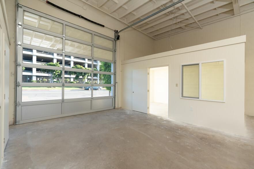 Freestanding Industrial with Fenced Yard 4430 Vandever Ave photo 4