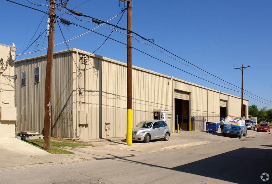 1815 Capitol Ave photo 2