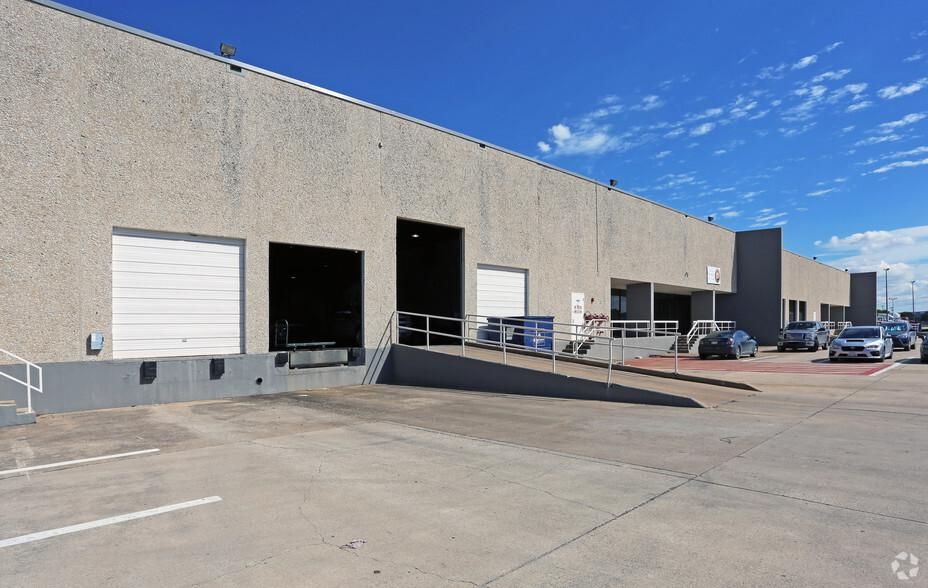 Bldg D 10790-10804 N Stemmons Fwy photo 3